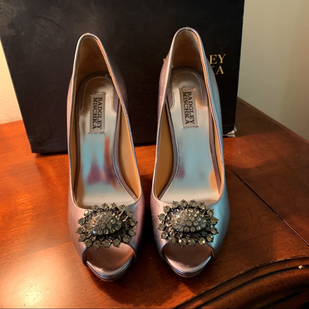 Badgley Mischka Pewter Heels Pumps